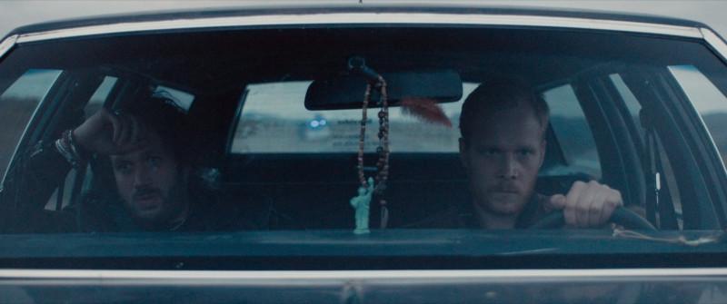 Elmer Bäck ja Pääru Oja mängufilmis Viimased (2020) - Homeless Bob Production