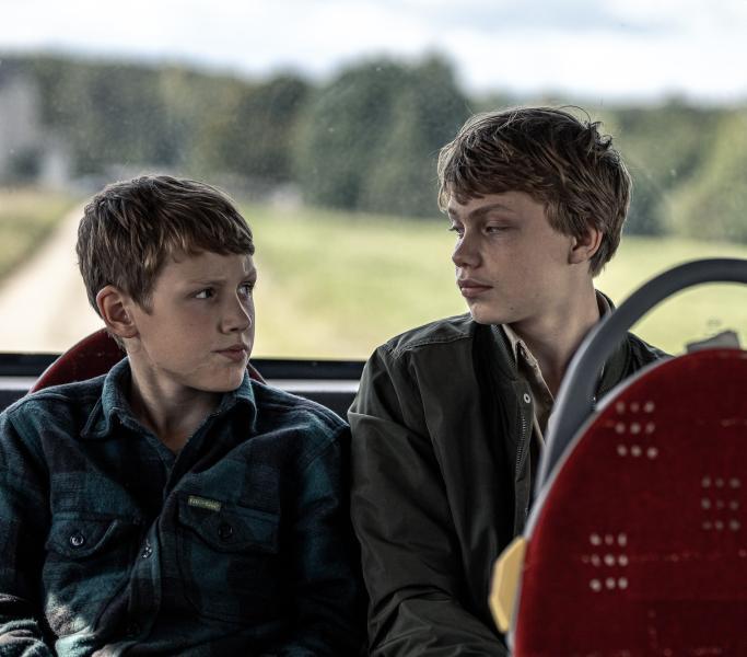 Nils Jaagup England ja Rasmus Ermel mängufilmis Tagurpidi torn (2022) - Foto Heikki Leis - Stellar Film, Studio Locomotive