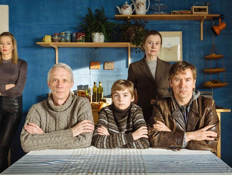 Rein Oja, Marcus Borkmann, Laine Mägi, Indrek Ojari mängufilmis Rain (2020) - Foto Siim Vahur - Alasti Kino