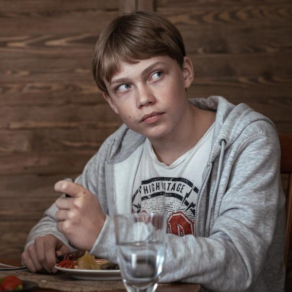 Rasmus Ermel mängufilmis Tagurpidi torn (2022) - Foto Heikki Leis - Stellar Film, Studio Locomotive