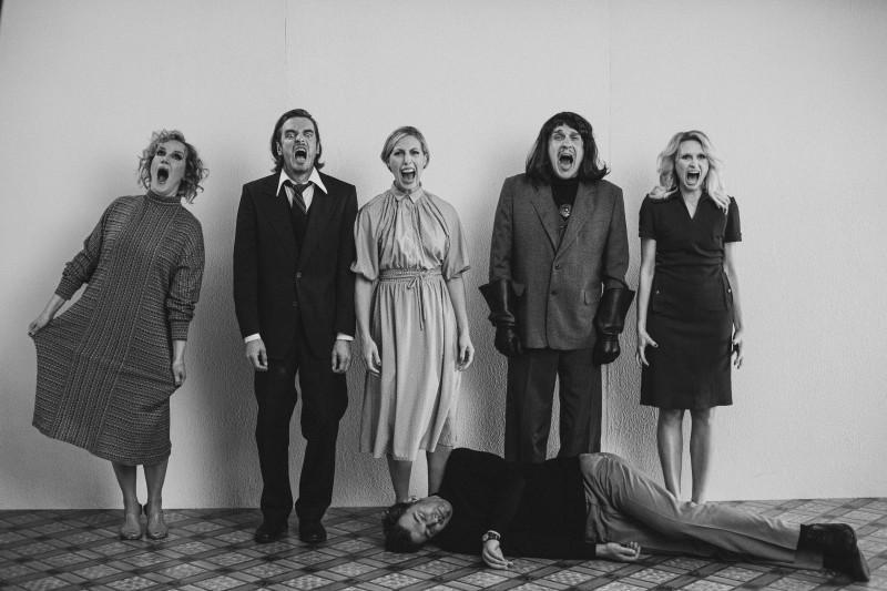 Näitlejad Liina Vahtrik, Juhan Ulfsak, Tiina Tauraite, Taavi Eelmaa, Mari Abel, Erki Laur dokumentaalfilmis Vaino Vahingu päevaraamat (2022) - Foto Gabriela Urm - Klaasmeri